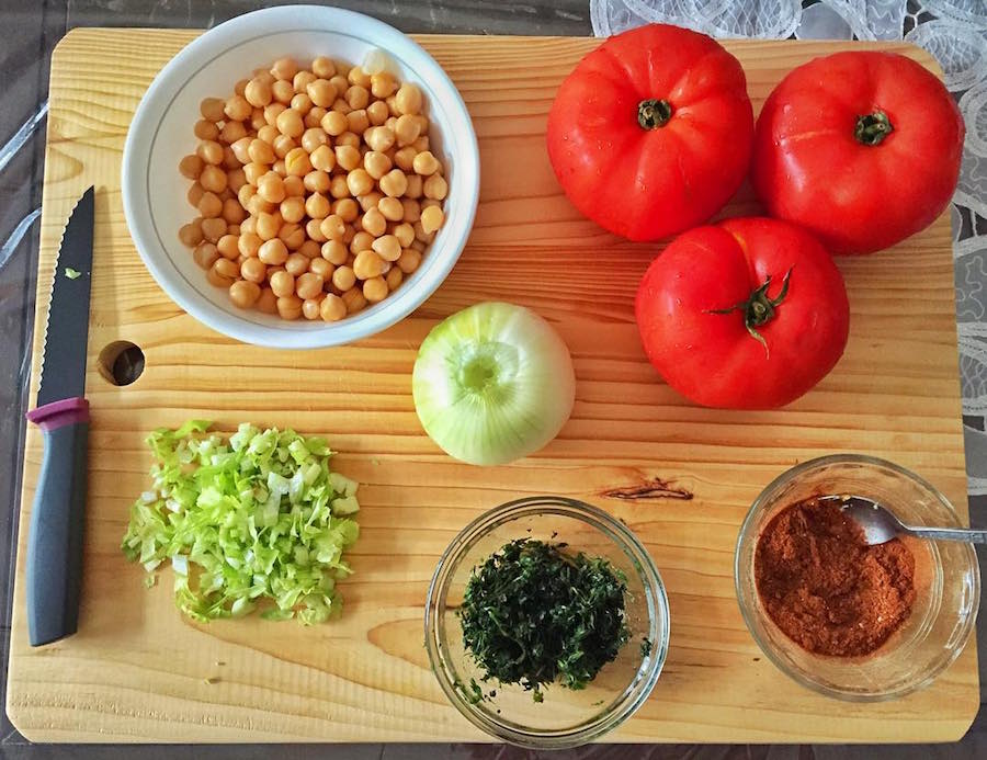 Click to read the BEST tips on traveling with dietary restrictions or traveling with food allergies while still enjoying local cuisine. | traveling with dietary restrictions | traveling with food allergies | travel with food allergies | travel with dietary restrictions