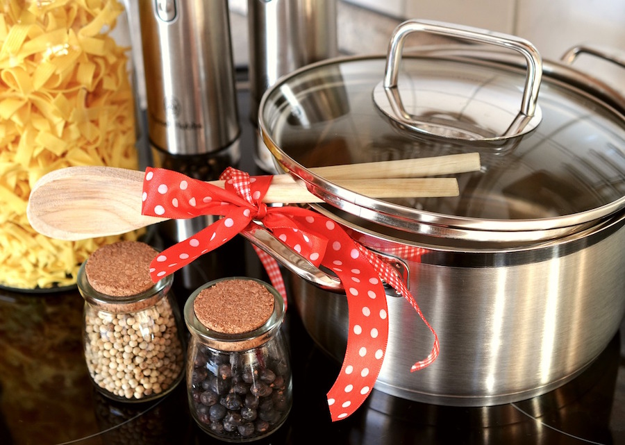 Click to read the BEST tips on traveling with dietary restrictions or traveling with food allergies while still enjoying local cuisine. | traveling with dietary restrictions | traveling with food allergies | travel with food allergies | travel with dietary restrictions