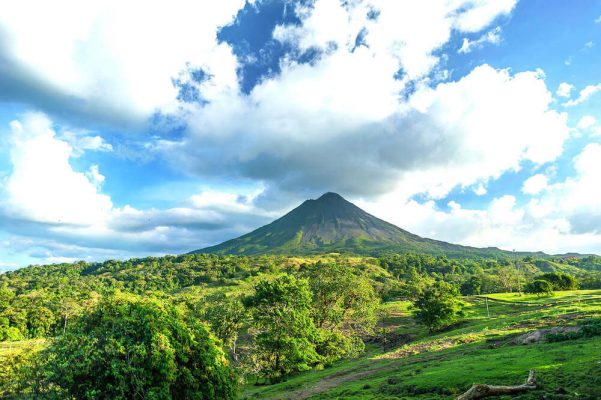 Planning your trip to La Fortuna / Arenal in Costa Rica? Then check out this list of the best things to do in La Fortuna for first time visitors!